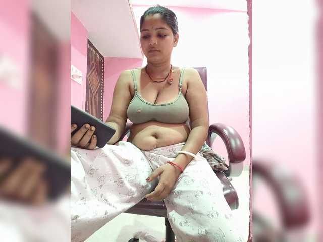 Tunnidelhi live cam on BongaCams