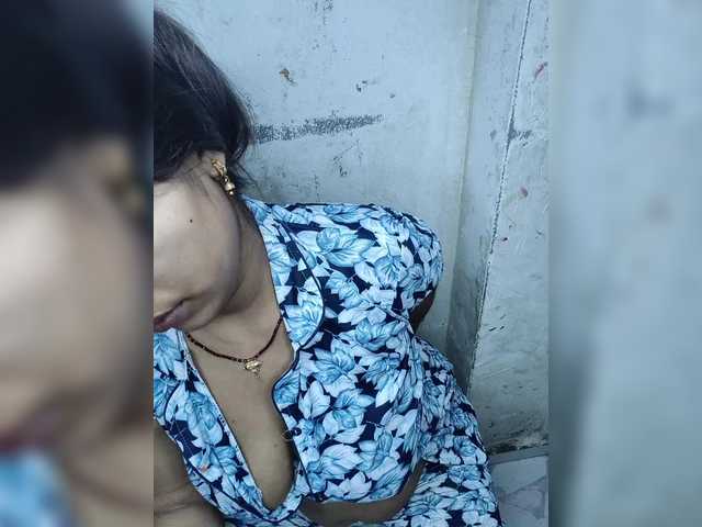 Tunnidelhi live cam on BongaCams