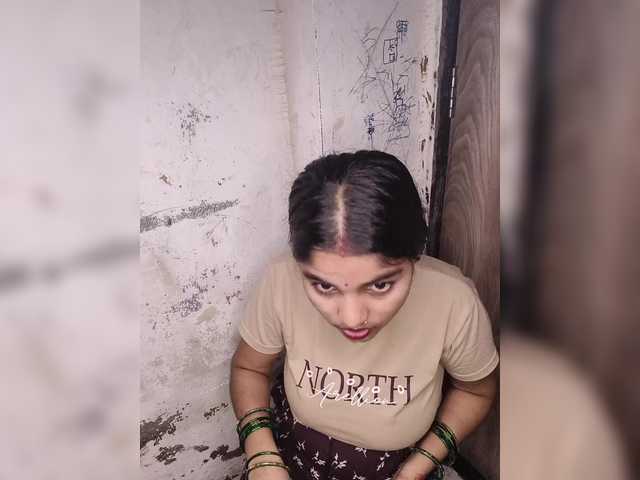 Tunnidelhi live webcam show