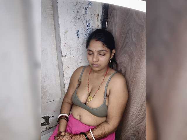 Tunnidelhi live cam on BongaCams