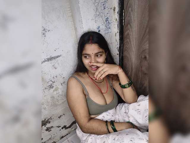 Tunnidelhi live webcam show