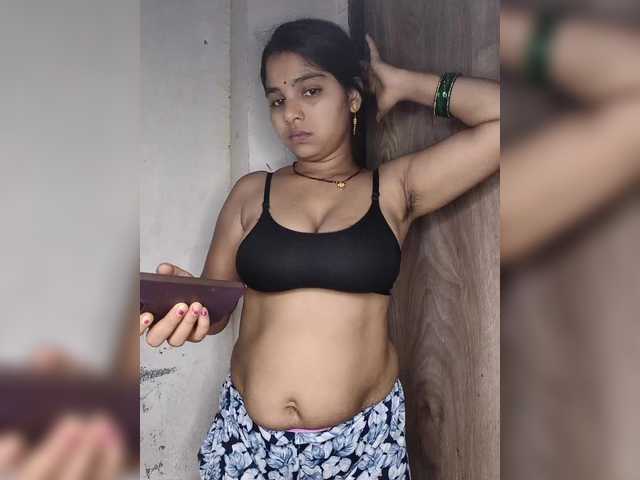 Tunnidelhi live cam on BongaCams