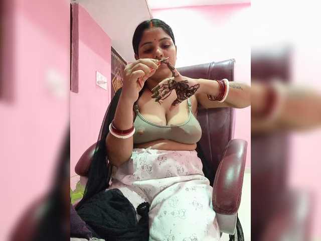 Tunnidelhi live cam on BongaCams