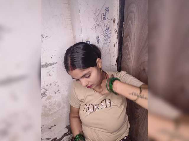 Tunnidelhi live cam on BongaCams
