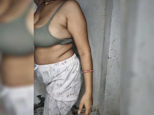 Tunnidelhi live cam on BongaCams