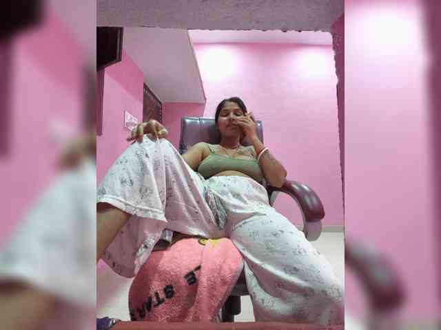 Tunnidelhi's webcam live show