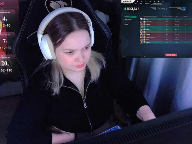 AlinaAdams, en directo ahora en BongaCams