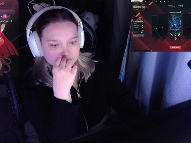AlinaAdams, live now on BongaCams