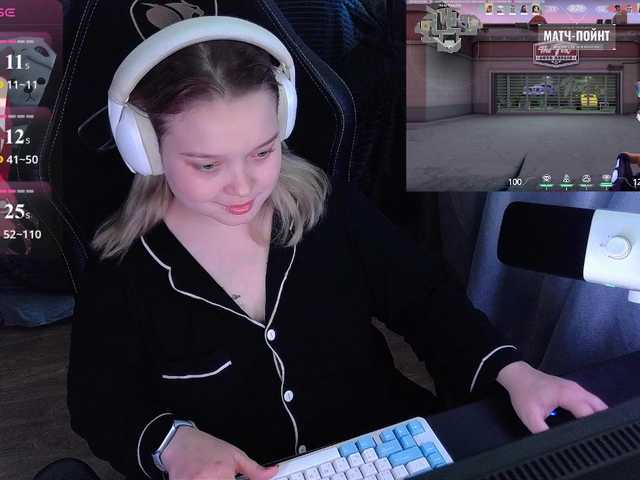 AlinaAdams live cam preview