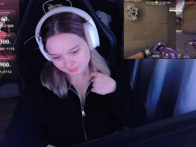 AlinaAdams, en directo ahora en BongaCams