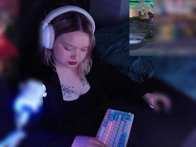 AlinaAdams live cam