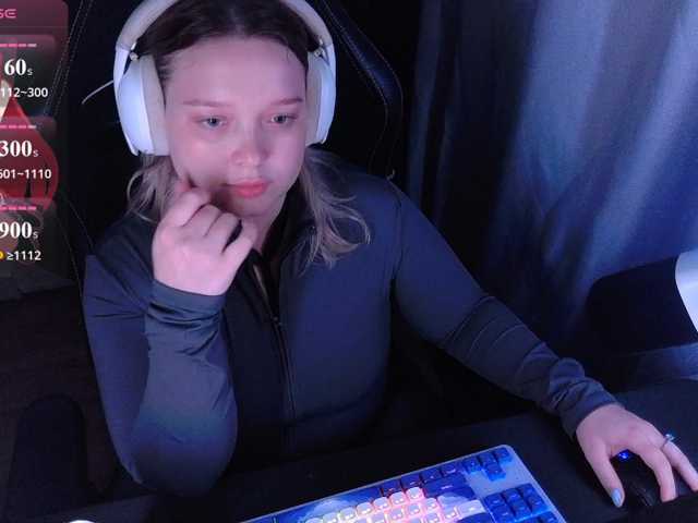 le modèle AlinaAdams est en webcam porno dans un show sur le site bongacams, il possède les tags suivants: White/Caucasian,Blonde,Shaved