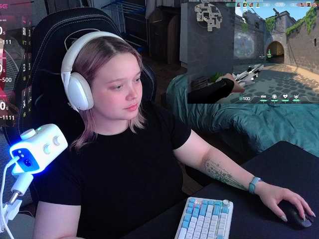AlinaAdams live webcam show