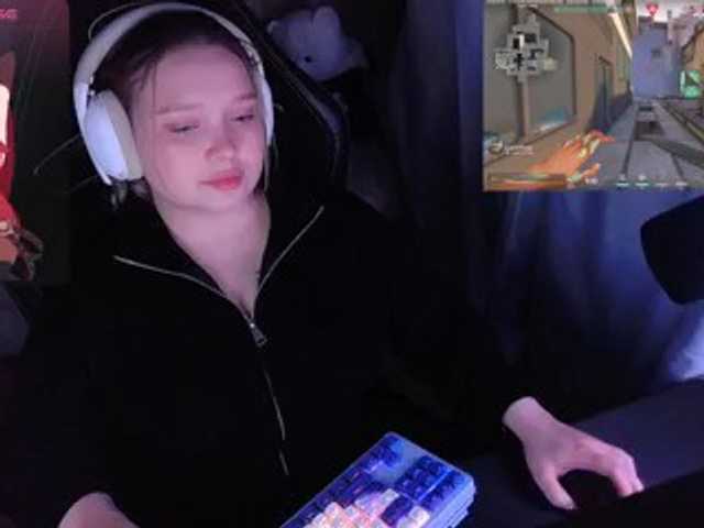 AlinaAdams live cam