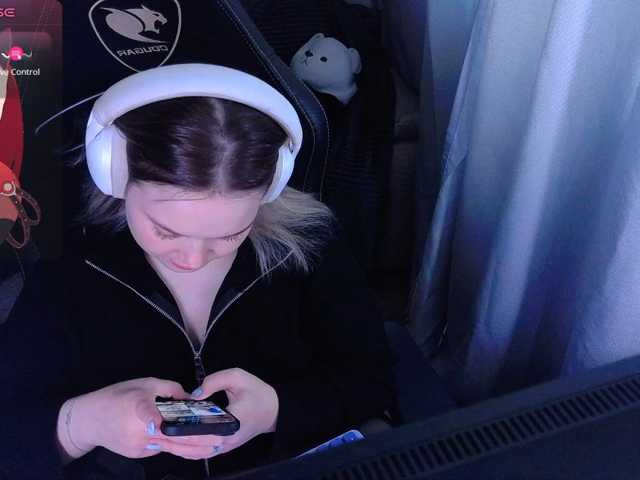 AlinaAdams, live now on BongaCams