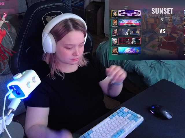 AlinaAdams live webcam show