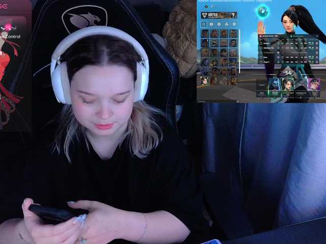 AlinaAdams, live now on BongaCams