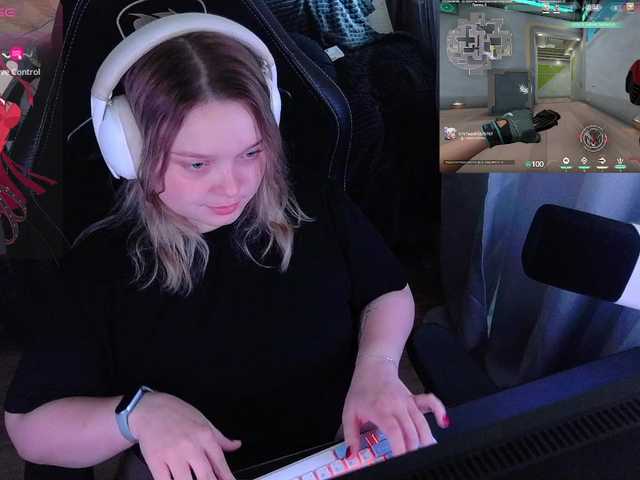 AlinaAdams live cam preview