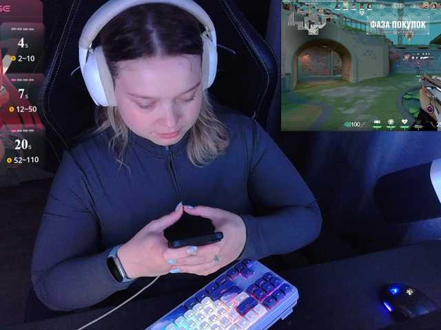 le modèle AlinaAdams est en webcam porno dans un show sur le site bongacams, il possède les tags suivants: White/Caucasian,Blonde,Shaved