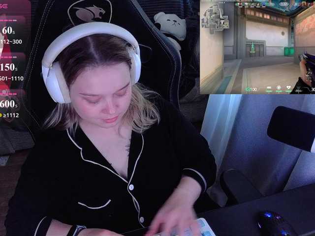 AlinaAdams live cam preview