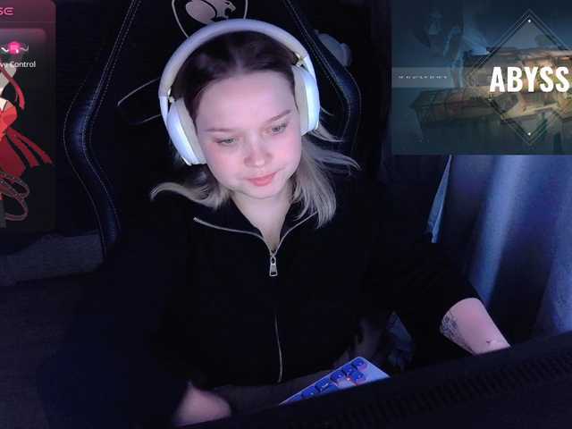 AlinaAdams, live now on BongaCams