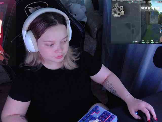 alinaadams's live room