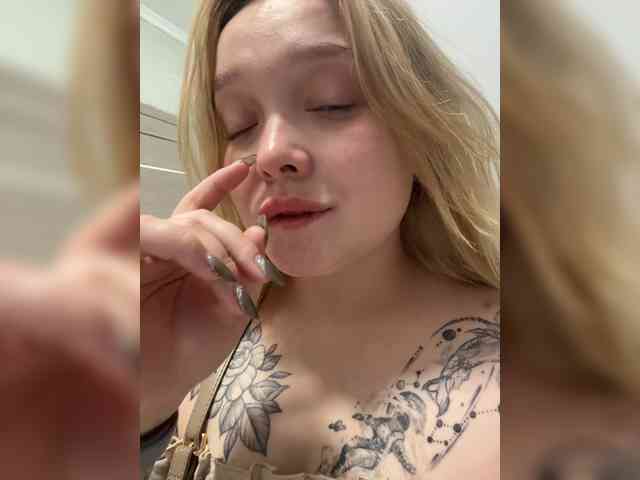 AlinaAdams webcam