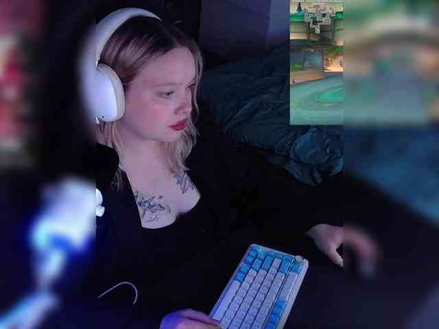 AlinaAdams webcam