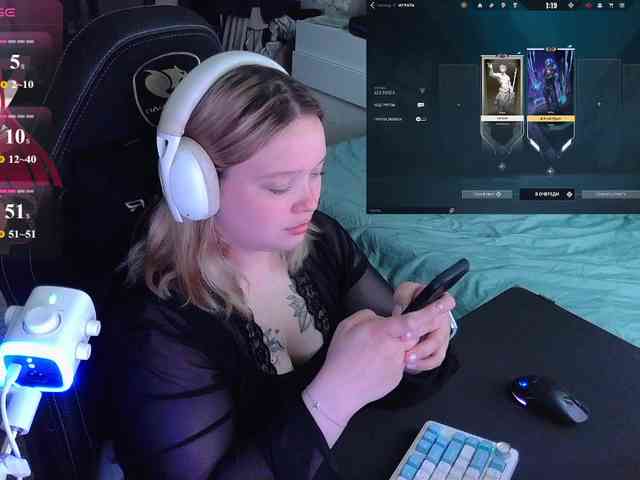 alinaadams's live room