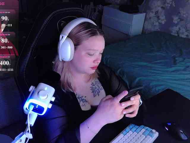 alinaadams's live room