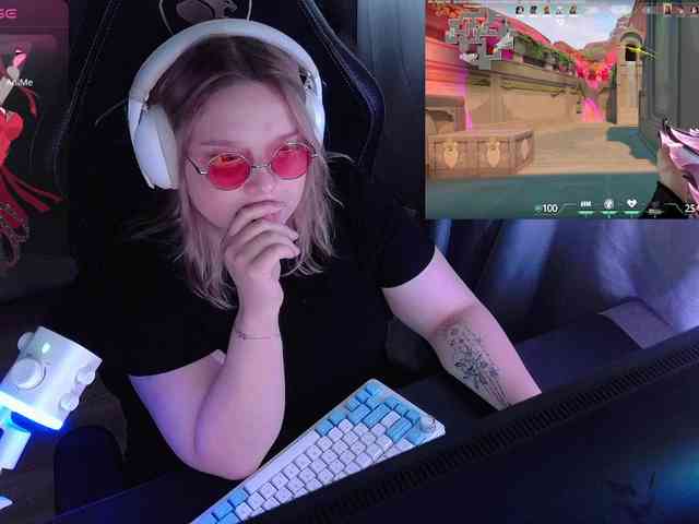 AlinaAdams webcam