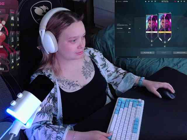 alinaadams's live room