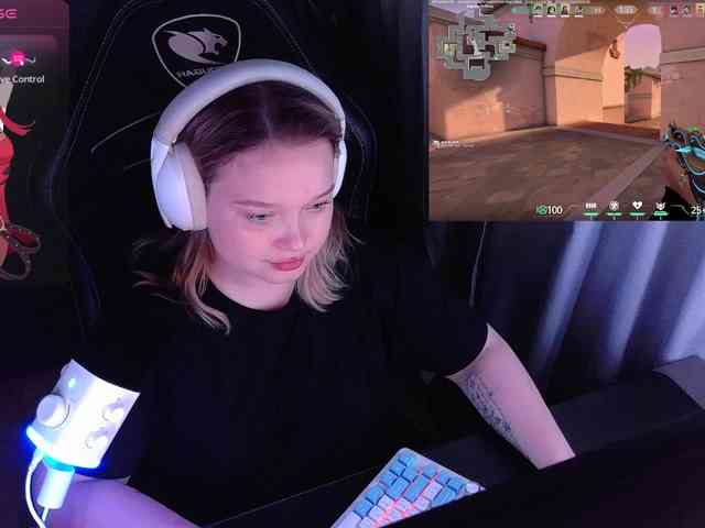 AlinaAdams webcam
