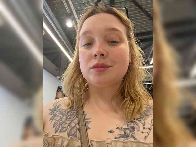 AlinaAdams webcam