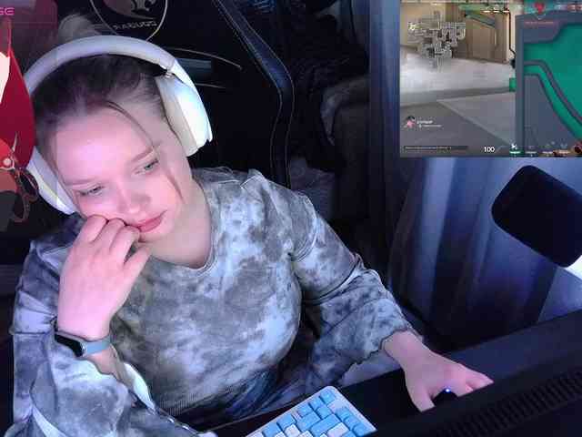 AlinaAdams webcam