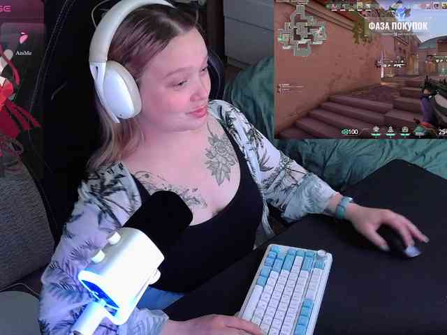 alinaadams's live room