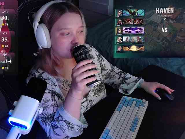 alinaadams's live room