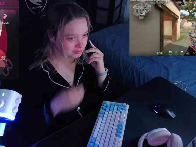 alinaadams's live room
