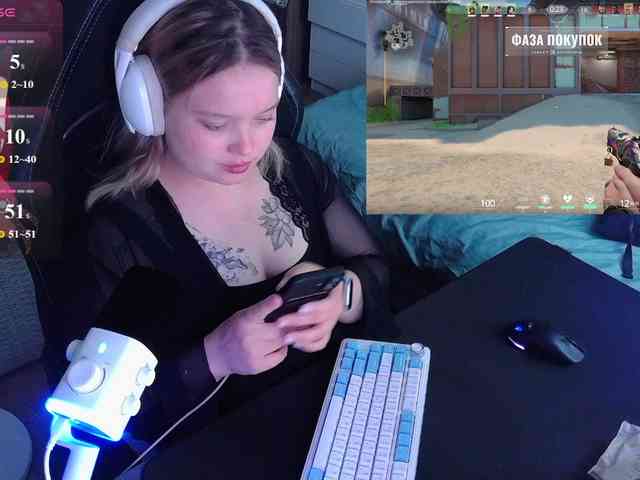 alinaadams's live room