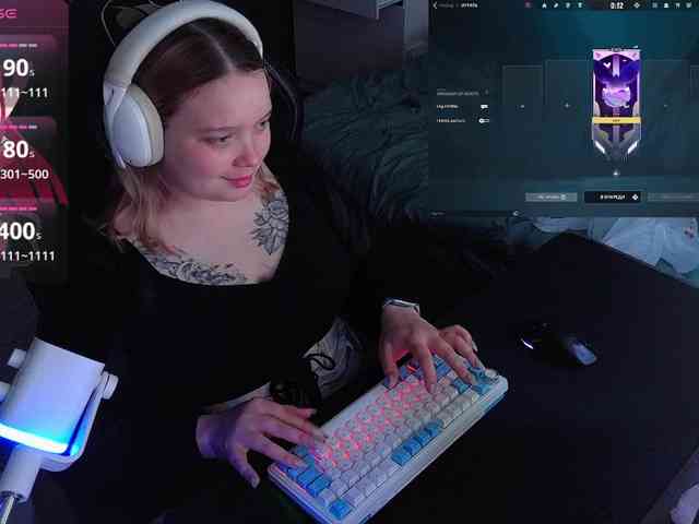 Alinaadams's live stream