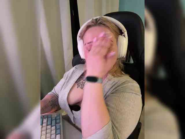 AlinaAdams webcam