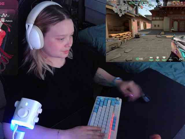 AlinaAdams webcam