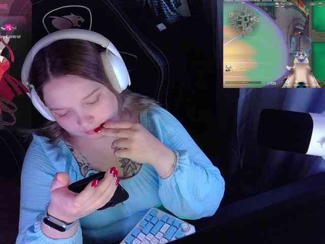 AlinaAdams webcam