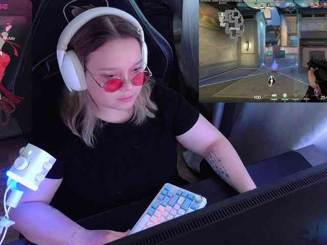 AlinaAdams webcam