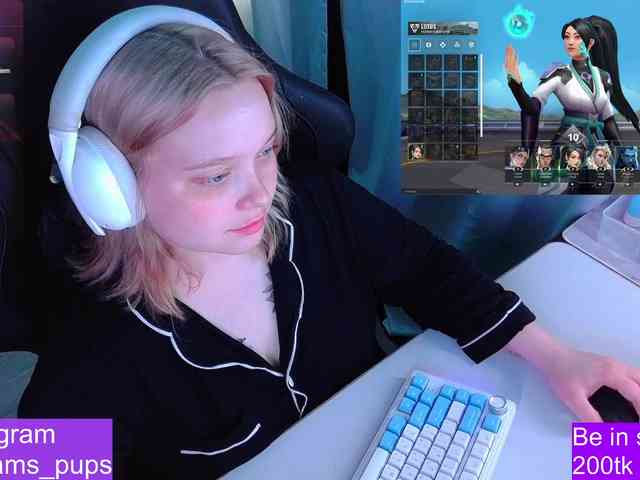 AlinaAdams webcam
