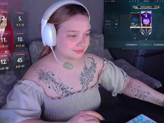 AlinaAdams webcam
