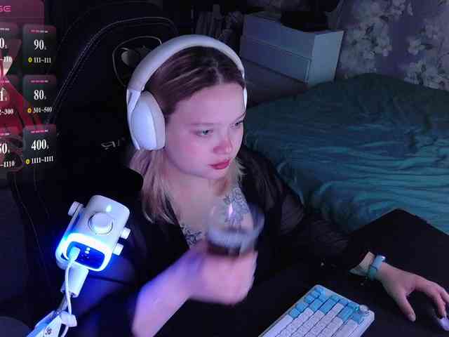 alinaadams's live room
