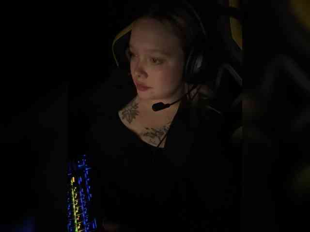 AlinaAdams webcam