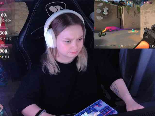 AlinaAdams AlinaAdams