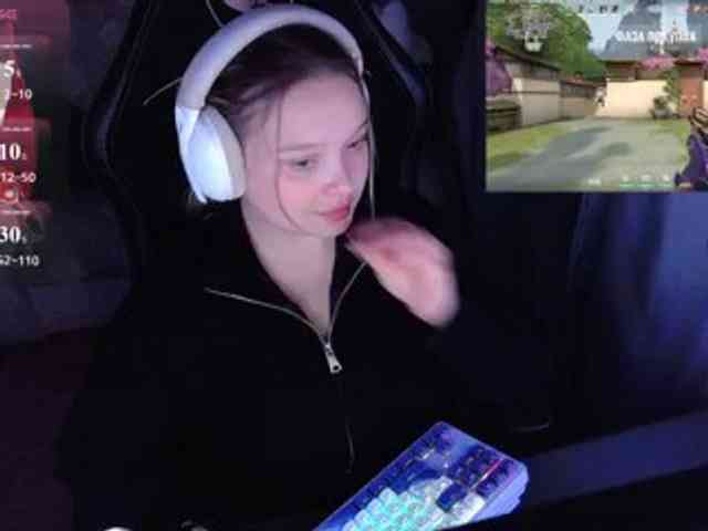 AlinaAdams webcam